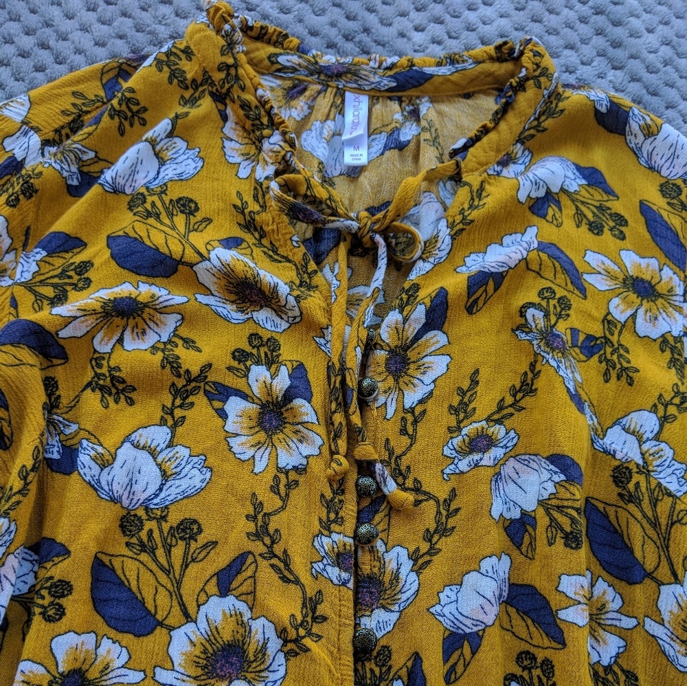 SOLD 🌼🌵Floral Boho Bell-Sleeve Dress 🌵🌼 - Picture 2 of 6